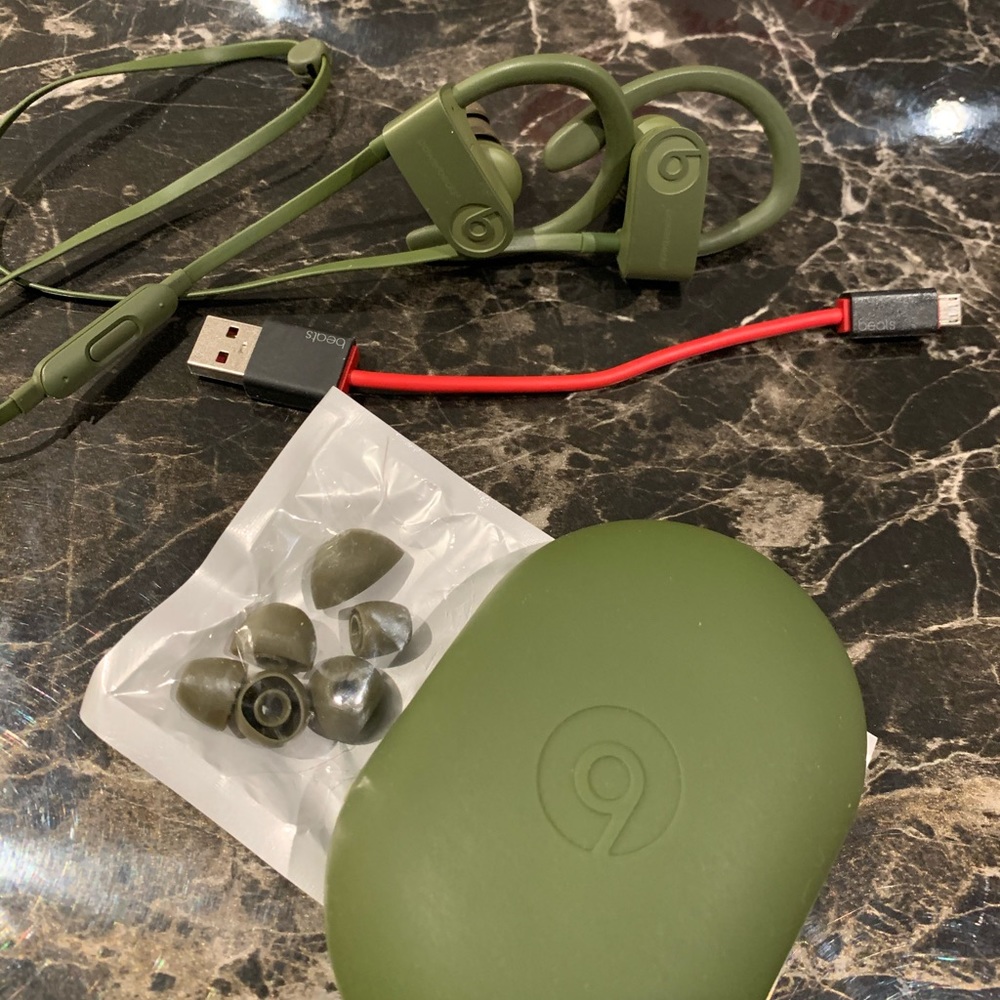 Olive Powerbeats 3